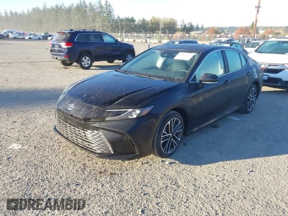 ✅ 2025 Toyota Camry SE • VIN: 4T1DAACK2SU097050 • Lot: 43465693. Wystawiony na IAAI z przebiegiem 11 415 mil. Bezpłatny archiwum sprzedaży aukcyjnych z USA i szczegółowy raport historii pojazdu na DreamBid. Zdjęcie 2.