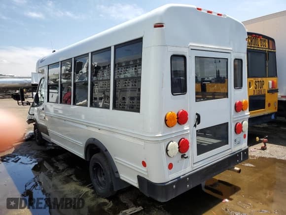 ✅ 2019 Ford Transit • VIN: 1FDES8PM6KKA24684 • Лот: 61988585. Опубликован ранее на Copart с пробегом 67 564 миль. Бесплатный доступ к архиву аукционных продаж из США и подробный отчёт об истории автомобиля на DreamBid. Изображение 2.