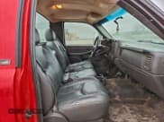 ✅ 2003 Chevrolet Silverado 2500HD Work Truck • VIN: 1GCHK24U83E121677 • Lot: 93303155. Wystawiony na Copart z przebiegiem 160 497 mil. Bezpłatny archiwum sprzedaży aukcyjnych z USA i szczegółowy raport historii pojazdu na DreamBid. Zdjęcie 10.