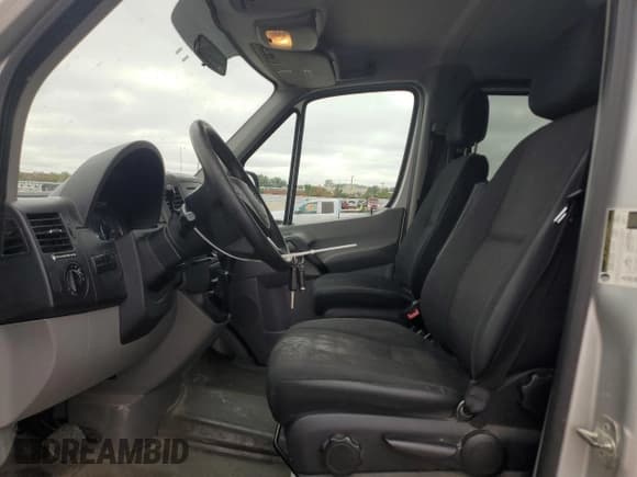 ✅ 2014 Mercedes-Benz Sprinter Passenger • VIN: WDZPE7DCXE5844571 • Lot: 82225595. Wystawiony na Copart z przebiegiem 160 689 mil. Bezpłatny archiwum sprzedaży aukcyjnych z USA i szczegółowy raport historii pojazdu na DreamBid. Zdjęcie 7.