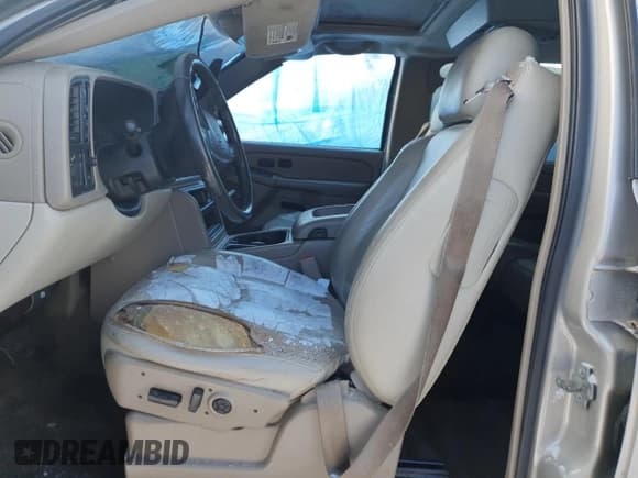 ✅ 2004 Chevrolet Suburban LS • VIN: 1GNFK16Z24J243056 • Lot: 84612654. Listed on Copart with Not provided. Free auction sales archive from the USA and detailed vehicle history report at DreamBid. Image 7.