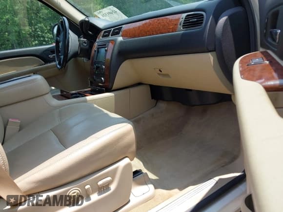 ✅ 2008 Chevrolet Tahoe LTZ • VIN: 1GNFC13J38R248270 • Lot: 42403526. Listed on IAAI with 216,031 mi. Free auction sales archive from the USA and detailed vehicle history report at DreamBid. Image 5.