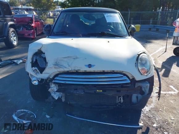 ✅ 2010 MINI Hardtop • VIN: WMWMF3C50ATZ28252 • Lot: 43392907. Listed on IAAI with 113,883 mi. Free auction sales archive from the USA and detailed vehicle history report at DreamBid. Image 6.