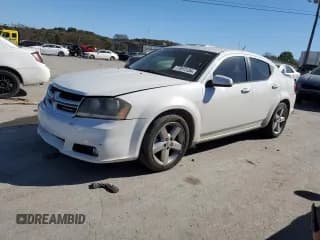 ✅ 2013 Dodge Avenger SXT • VIN: 1C3CDZCG8DN526310 • Лот: 77011134. Опубликован ранее на Copart с пробегом 145 078 миль. Бесплатный доступ к архиву аукционных продаж из США и подробный отчёт об истории автомобиля на DreamBid. Изображение 1.