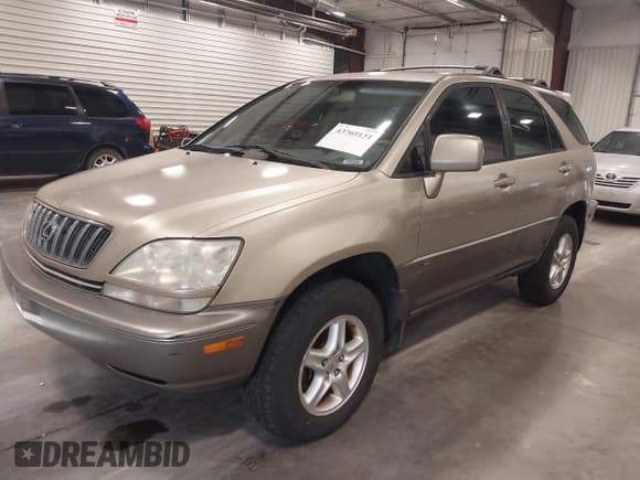 ✅ 2001 Lexus RX 300 • VIN: JTJHF10U910199705 • Lot: 43769151. Wystawiony na IAAI z przebiegiem 221 499 mil. Bezpłatny archiwum sprzedaży aukcyjnych z USA i szczegółowy raport historii pojazdu na DreamBid. Zdjęcie 2.