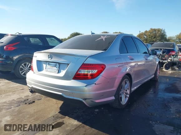 ✅ 2013 Mercedes-Benz C 250 Sport • VIN: WDDGF4HB1DA859999 • Lot: 43652859. Listed on IAAI with 161,584 mi. Free auction sales archive from the USA and detailed vehicle history report at DreamBid. Image 4.