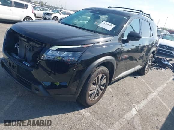 2024 Nissan Pathfinder SV z VIN 5N1DR3BA8RC289408, wystawiony jako IAAI lot #41855609 z przebiegiem 11 832 mil mil oraz . Historia ofert i sprzedaży dostępna na DreamBid. Obrazek 2.