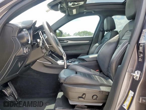 ✅ 2019 Alfa Romeo Stelvio Ti Sport • VIN: ZASPAKBN3K7C42699 • Lot: 61227965. Wystawiony na Copart z przebiegiem 47 046 mil. Bezpłatny archiwum sprzedaży aukcyjnych z USA i szczegółowy raport historii pojazdu na DreamBid. Zdjęcie 7.