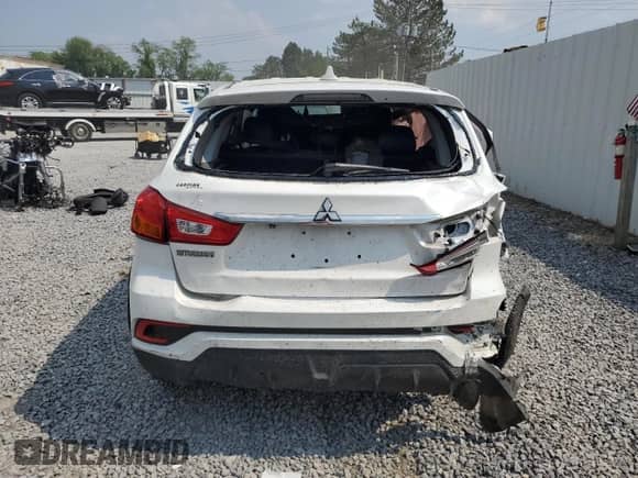 2018 Mitsubishi Outlander SE z VIN JA4AR3AW3JZ012651, wystawiony jako Copart lot #59735465 z przebiegiem Nie podano mil oraz Szkoda całkowita • Salvage title. Historia ofert i sprzedaży dostępna na DreamBid. Obrazek 6.