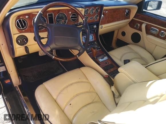 ✅ 2002 Bentley Azure • VIN: SCBZK22E62CX01085 • Lot: 47396865. Wystawiony na Copart z przebiegiem 69 360 mil. Bezpłatny archiwum sprzedaży aukcyjnych z USA i szczegółowy raport historii pojazdu na DreamBid. Zdjęcie 8.