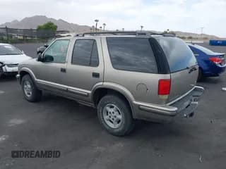 ✅ 1998 Chevrolet Blazer • VIN: 1GNDT13W2WK219934 • Lot: 43042757. Wystawiony na IAAI z przebiegiem 176 988 mil. Bezpłatny archiwum sprzedaży aukcyjnych z USA i szczegółowy raport historii pojazdu na DreamBid. Zdjęcie 3.