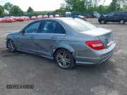 ✅ 2012 Mercedes-Benz C 300 Sport • VIN: WDDGF8BB7CR201054 • Lot: 42240771. Wystawiony na IAAI z przebiegiem 171 416 mil. Bezpłatny archiwum sprzedaży aukcyjnych z USA i szczegółowy raport historii pojazdu na DreamBid. Zdjęcie 3.