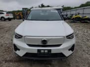 ✅ 2022 Volvo C40 Ultimate • VIN: YV4ED3GB2N2009536 • Lot: 61553835. Wystawiony na Copart z przebiegiem 19 868 mil. Bezpłatny archiwum sprzedaży aukcyjnych z USA i szczegółowy raport historii pojazdu na DreamBid. Zdjęcie 5.