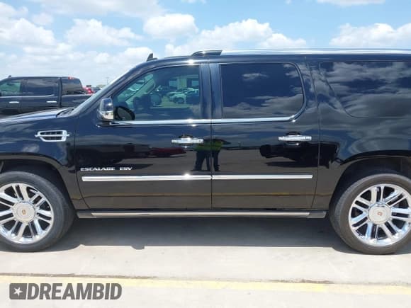 ✅ 2013 Cadillac Escalade ESV Platinum Edition • VIN: 1GYS4KEF2DR242077 • Lot: 42441765. Listed on IAAI with 207,725 mi. Free auction sales archive from the USA and detailed vehicle history report at DreamBid. Image 15.