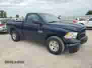 2017 Ram 1500 Tradesman z VIN 3C6JR6AG2HG745520, wystawiony jako Copart lot #71916685 z przebiegiem 57 202 mil mil oraz Szkoda całkowita • Salvage title. Historia ofert i sprzedaży dostępna na DreamBid. Obrazek 4.