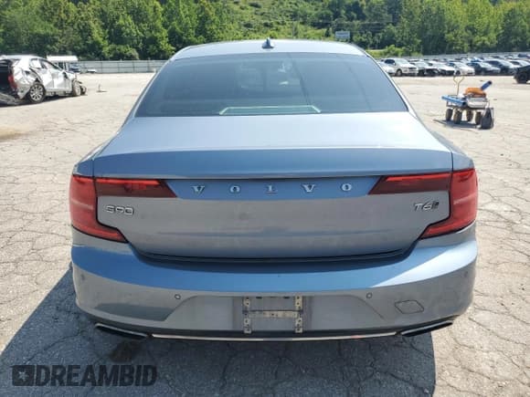 ✅ 2018 Volvo S90 Momentum • VIN: LVY992MK8JP018557 • Лот: 66074095. Опубликован ранее на Copart с пробегом 158 740 миль. Бесплатный доступ к архиву аукционных продаж из США и подробный отчёт об истории автомобиля на DreamBid. Изображение 6.