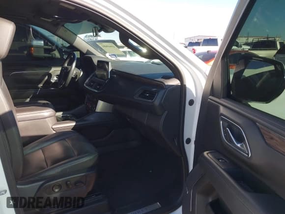 ✅ 2021 Chevrolet Suburban LT • VIN: 1GNSKCKD7MR363487 • Lot: 41669481. Wystawiony na IAAI z przebiegiem 89 484 mil. Bezpłatny archiwum sprzedaży aukcyjnych z USA i szczegółowy raport historii pojazdu na DreamBid. Zdjęcie 5.