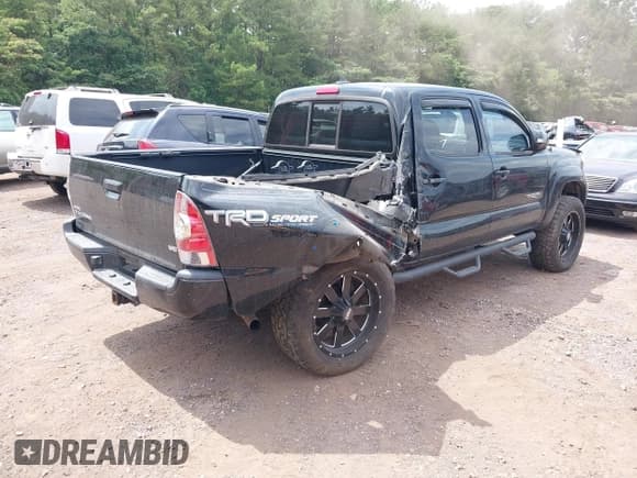 ✅ 2014 Toyota Tacoma • VIN: 3TMLU4EN6EM135193 • Lot: 42427673. Listed on IAAI with 172,784 mi. Free auction sales archive from the USA and detailed vehicle history report at DreamBid. Image 4.