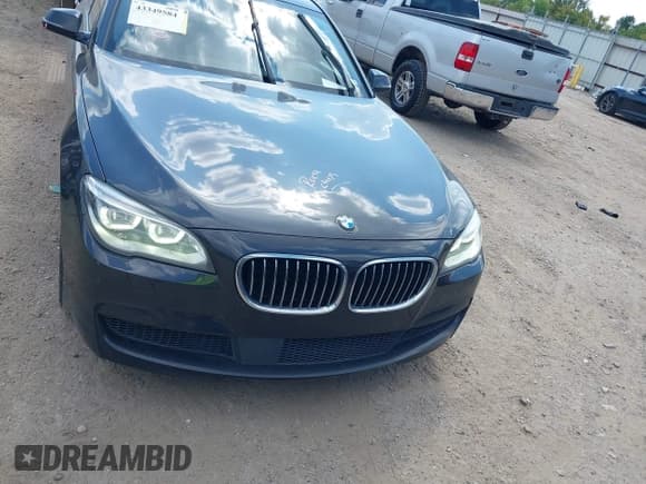 ✅ 2015 BMW 7 Series 750i • VIN: WBAYA8C56FGK19760 • Lot: 43349584. Wystawiony na IAAI z przebiegiem 169 085 mil. Bezpłatny archiwum sprzedaży aukcyjnych z USA i szczegółowy raport historii pojazdu na DreamBid. Zdjęcie 13.