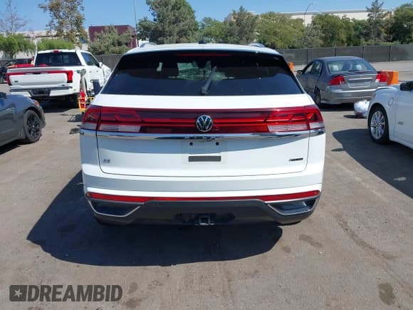 ✅ 2024 Volkswagen Atlas SE • VIN: 1V2KE2CA2RC200205 • Lot: 43342374. Listed on IAAI with 51,099 mi. Free auction sales archive from the USA and detailed vehicle history report at DreamBid. Image 17.