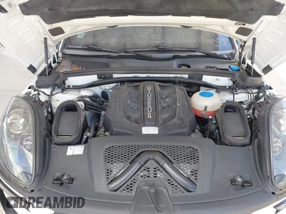 ✅ 2018 Porsche Macan GTS • VIN: WP1AG2A5XJLB62058 • Lot: 43514460. Wystawiony na IAAI z przebiegiem 55 995 mil. Bezpłatny archiwum sprzedaży aukcyjnych z USA i szczegółowy raport historii pojazdu na DreamBid. Zdjęcie 10.