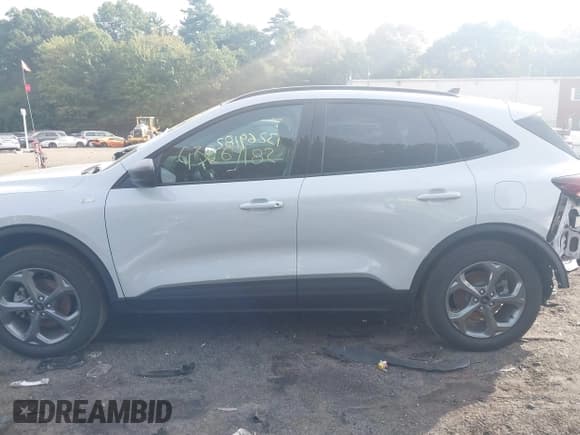 ✅ 2025 Ford Escape ST-Line • VIN: 1FMCU9MN9SUA27359 • Лот: 43345377. Опубликован ранее на IAAI с пробегом 6 677 миль. Бесплатный доступ к архиву аукционных продаж из США и подробный отчёт об истории автомобиля на DreamBid. Изображение 15.