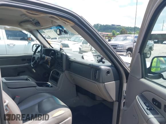 ✅ 2005 GMC Yukon XL SLT • VIN: 1GKFK16Z45R105969 • Lot: 42442032. Listed on IAAI with 249,619 mi. Free auction sales archive from the USA and detailed vehicle history report at DreamBid. Image 5.