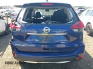 ✅ 2018 Nissan Rogue SV • VIN: JN8AT2MT8JW454687 • Lot: 43127372. Wystawiony na IAAI z przebiegiem 158 420 mil. Bezpłatny archiwum sprzedaży aukcyjnych z USA i szczegółowy raport historii pojazdu na DreamBid. Zdjęcie 16.