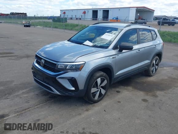 ✅ 2023 Volkswagen Taos S • VIN: 3VVMX7B20PM363301 • Lot: 42336135. Wystawiony na IAAI z przebiegiem 21 982 mil. Bezpłatny archiwum sprzedaży aukcyjnych z USA i szczegółowy raport historii pojazdu na DreamBid. Zdjęcie 2.