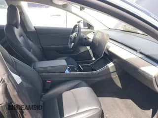 ✅ 2018 Tesla Model 3 Long Range Battery • VIN: 5YJ3E1EA6JF152440 • Lot: 42949964. Wystawiony na IAAI z przebiegiem Nie podano. Bezpłatny archiwum sprzedaży aukcyjnych z USA i szczegółowy raport historii pojazdu na DreamBid. Zdjęcie 5.