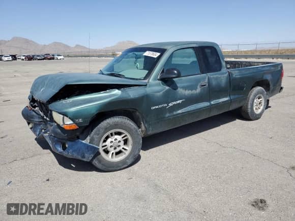 2000 Dodge Dakota with VIN 1B7GL22X8YS720710, listed as a Copart auction lot 71579604 with 302,044 mi miles and Salvage title. Bid and sale history available at DreamBid. Image 1.