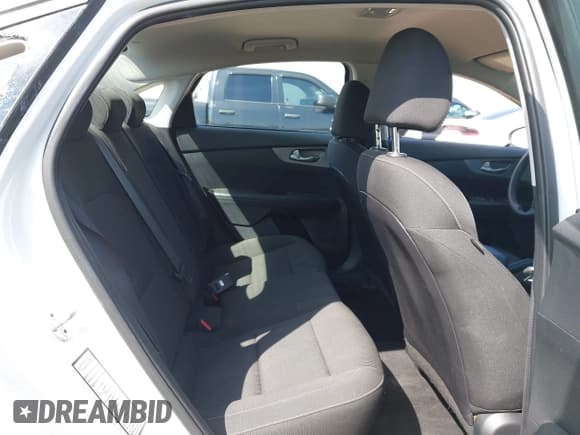 ✅ 2021 Kia Forte LXS • VIN: 3KPF24AD6ME354275 • Lot: 43325924. Listed on IAAI with 48,319 mi. Free auction sales archive from the USA and detailed vehicle history report at DreamBid. Image 8.