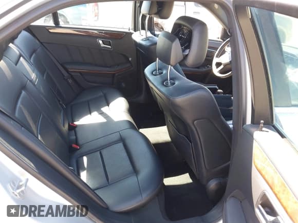 ✅ 2012 Mercedes-Benz E 350 Luxury • VIN: WDDHF5KB5CA604919 • Lot: 43045662. Wystawiony na IAAI z przebiegiem 139 506 mil. Bezpłatny archiwum sprzedaży aukcyjnych z USA i szczegółowy raport historii pojazdu na DreamBid. Zdjęcie 8.