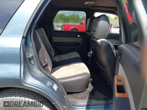 2011 Mercury Mariner Premier z VIN 4M2CN9HG8BKJ00403, wystawiony jako IAAI lot #42623296 z przebiegiem 197 304 mil mil oraz . Historia ofert i sprzedaży dostępna na DreamBid. Obrazek 8.