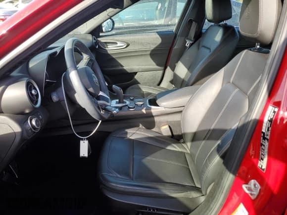 ✅ 2022 Alfa Romeo Giulia Ti • VIN: ZARFAMBN2N7660407 • Lot: 75082394. Wystawiony na Copart z przebiegiem 20 260 mil. Bezpłatny archiwum sprzedaży aukcyjnych z USA i szczegółowy raport historii pojazdu na DreamBid. Zdjęcie 7.