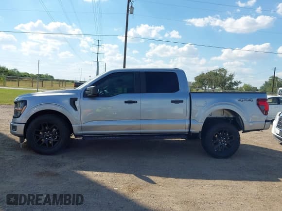 ✅ 2025 Ford F-150 STX • VIN: 1FTFW2L53SKD02370 • Lot: 43360940. Listed on IAAI with 8,517 mi. Free auction sales archive from the USA and detailed vehicle history report at DreamBid. Image 15.