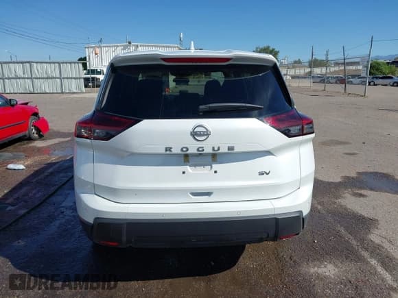 ✅ 2024 Nissan Rogue SV • VIN: 5N1BT3BA2RC671975 • Lot: 43236450. Wystawiony na IAAI z przebiegiem 54 180 mil. Bezpłatny archiwum sprzedaży aukcyjnych z USA i szczegółowy raport historii pojazdu na DreamBid. Zdjęcie 17.