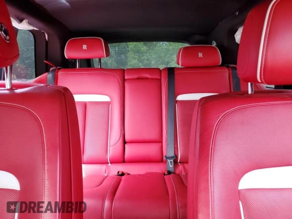 ✅ 2022 Rolls-Royce Cullinan • VIN: SLATV4C01NU210857 • Lot: 68997605. Wystawiony na Copart z przebiegiem Nie podano. Bezpłatny archiwum sprzedaży aukcyjnych z USA i szczegółowy raport historii pojazdu na DreamBid. Zdjęcie 10.