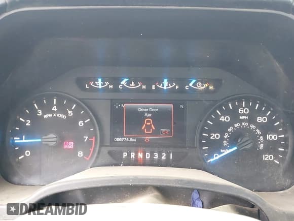 ✅ 2017 Ford F-150 XL • VIN: 1FTMF1C83HKE40088 • Lot: 42459712. Wystawiony na IAAI z przebiegiem 66 774 mil. Bezpłatny archiwum sprzedaży aukcyjnych z USA i szczegółowy raport historii pojazdu na DreamBid. Zdjęcie 6.