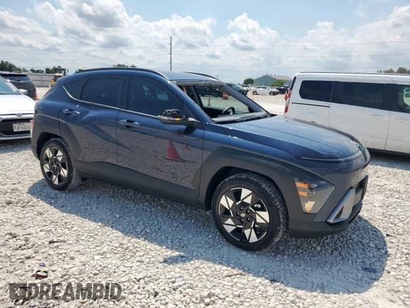 ✅ 2025 Hyundai Kona SEL • VIN: KM8HB3AB8SU341703 • Лот: 68776955. Опубликован ранее на Copart с пробегом 110 миль. Бесплатный доступ к архиву аукционных продаж из США и подробный отчёт об истории автомобиля на DreamBid. Изображение 4.