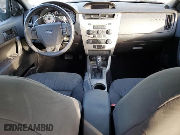 ✅ 2010 Ford Focus SE • VIN: 1FAHP3FN0AW149645 • Lot: 91670345. Wystawiony na Copart z przebiegiem Nie podano. Bezpłatny archiwum sprzedaży aukcyjnych z USA i szczegółowy raport historii pojazdu na DreamBid. Zdjęcie 8.