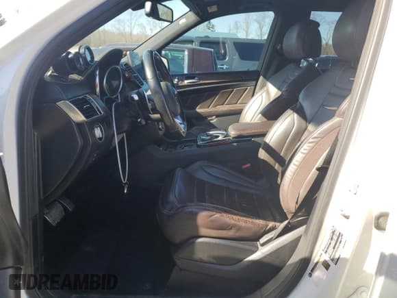 ✅ 2017 Mercedes-Benz GLE 63 AMG • VIN: 4JGDA7EB4HA957279 • Lot: 42774825. Listed on Copart with 153,508 mi. Free auction sales archive from the USA and detailed vehicle history report at DreamBid. Image 7.