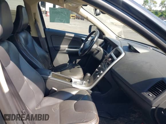 ✅ 2010 Volvo XC60 3.0T • VIN: YV4992DZ1A2063919 • Lot: 42785861. Listed on IAAI with 146,496 mi. Free auction sales archive from the USA and detailed vehicle history report at DreamBid. Image 5.