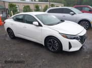 ✅ 2024 Nissan Sentra SV • VIN: 3N1AB8CV6RY381122 • Lot: 43007539. Wystawiony na IAAI z przebiegiem 13 305 mil. Bezpłatny archiwum sprzedaży aukcyjnych z USA i szczegółowy raport historii pojazdu na DreamBid. Zdjęcie 1.