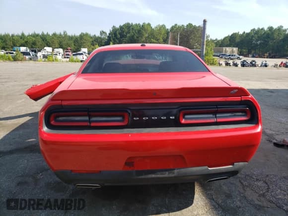 ✅ 2019 Dodge Challenger SXT • VIN: 2C3CDZGG2KH526092 • Lot: 65241763. Wystawiony na Copart z przebiegiem Nie podano. Bezpłatny archiwum sprzedaży aukcyjnych z USA i szczegółowy raport historii pojazdu na DreamBid. Zdjęcie 6.