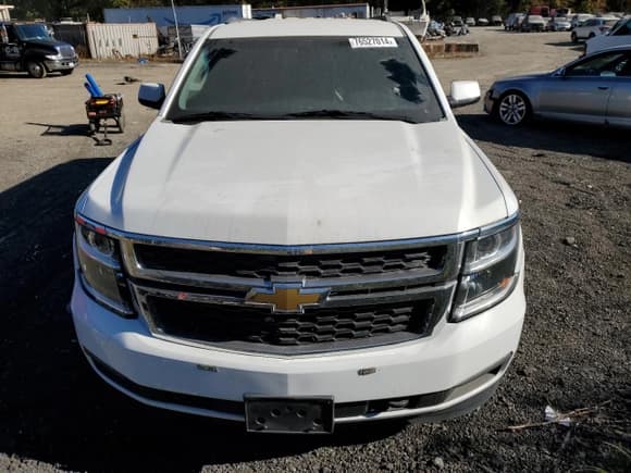✅ 2020 Chevrolet Suburban Commercial • VIN: 1GNSKKEC4LR213767 • Lot: 76527014. Wystawiony na Copart z przebiegiem 142 132 mil. Bezpłatny archiwum sprzedaży aukcyjnych z USA i szczegółowy raport historii pojazdu na DreamBid. Zdjęcie 5.