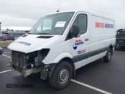 ✅ 2016 Mercedes-Benz Sprinter Cargo • VIN: WD3PE7DD1GP257850 • Lot: 41587919. Wystawiony na IAAI z przebiegiem 122 306 mil. Bezpłatny archiwum sprzedaży aukcyjnych z USA i szczegółowy raport historii pojazdu na DreamBid. Zdjęcie 20.