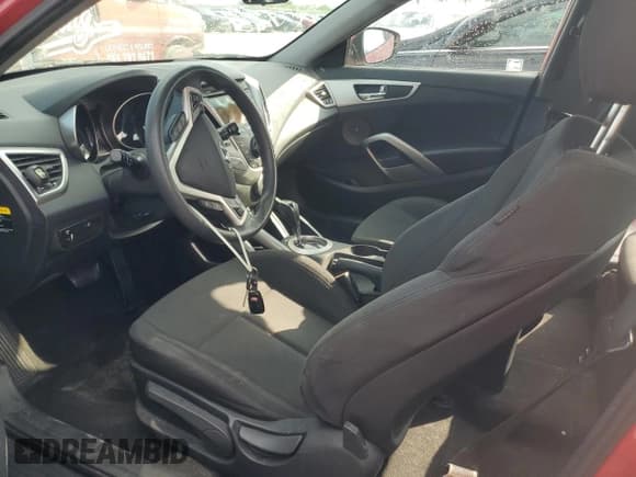 ✅ 2016 Hyundai Veloster • VIN: KMHTC6AD6GU279753 • Lot: 78083154. Wystawiony na Copart z przebiegiem 89 375 mil. Bezpłatny archiwum sprzedaży aukcyjnych z USA i szczegółowy raport historii pojazdu na DreamBid. Zdjęcie 7.