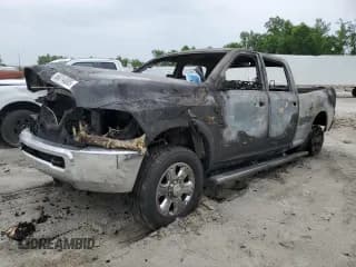 ✅ 2018 Ram 3500 SLT • VIN: 3C63R3DLXJG141770 • Lot: 56014885. Wystawiony na Copart z przebiegiem Nie podano. Bezpłatny archiwum sprzedaży aukcyjnych z USA i szczegółowy raport historii pojazdu na DreamBid. Zdjęcie 1.