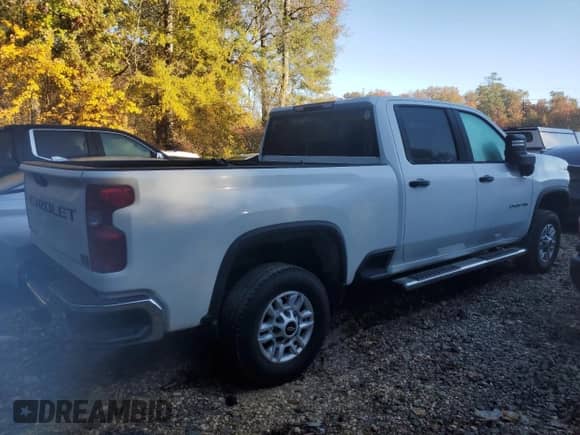 2023 Chevrolet Silverado 2500HD Work Truck with VIN 1GC1YLE72PF131118, listed as a Copart auction lot 85170475 with 114,261 mi miles and Clean title. Bid and sale history available at DreamBid. Image 3.